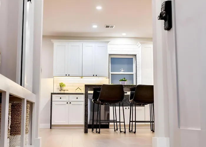 Renovated & Sophisticated Home Near Beach & Shops!