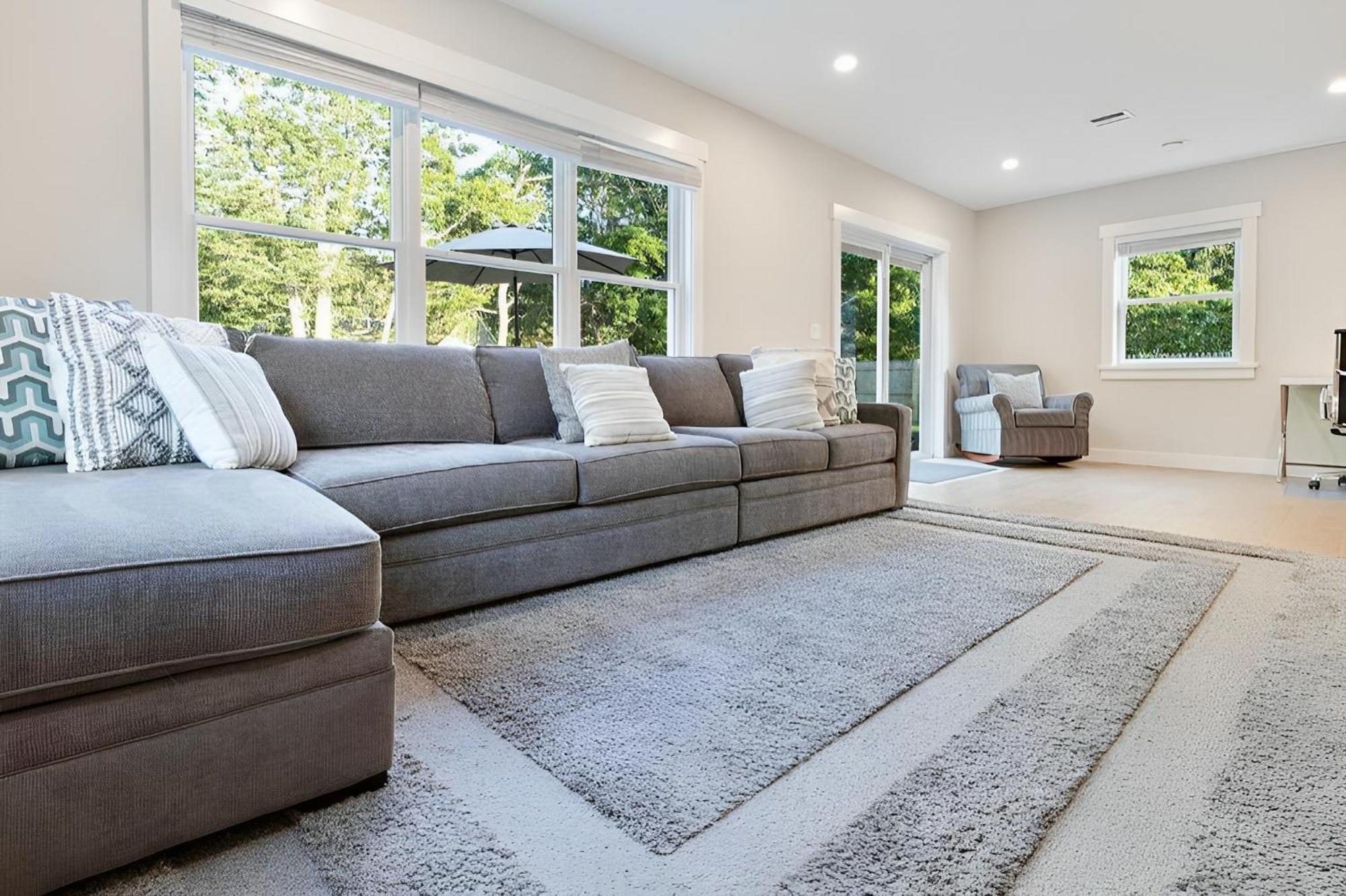 Holiday home Renovated & Sophisticated Near & Shops! *