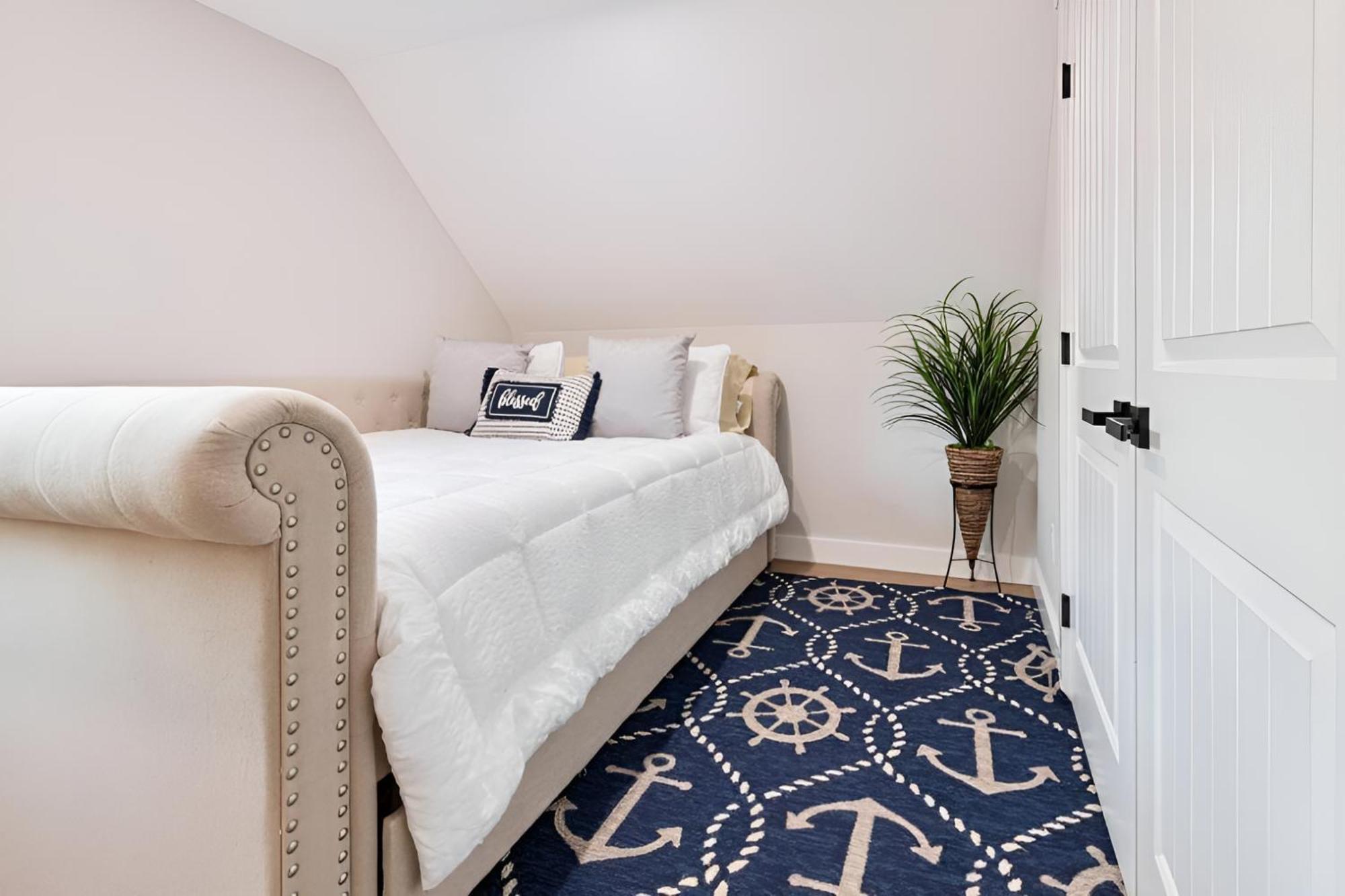 Holiday home Renovated & Sophisticated Near & Shops! Barnstable