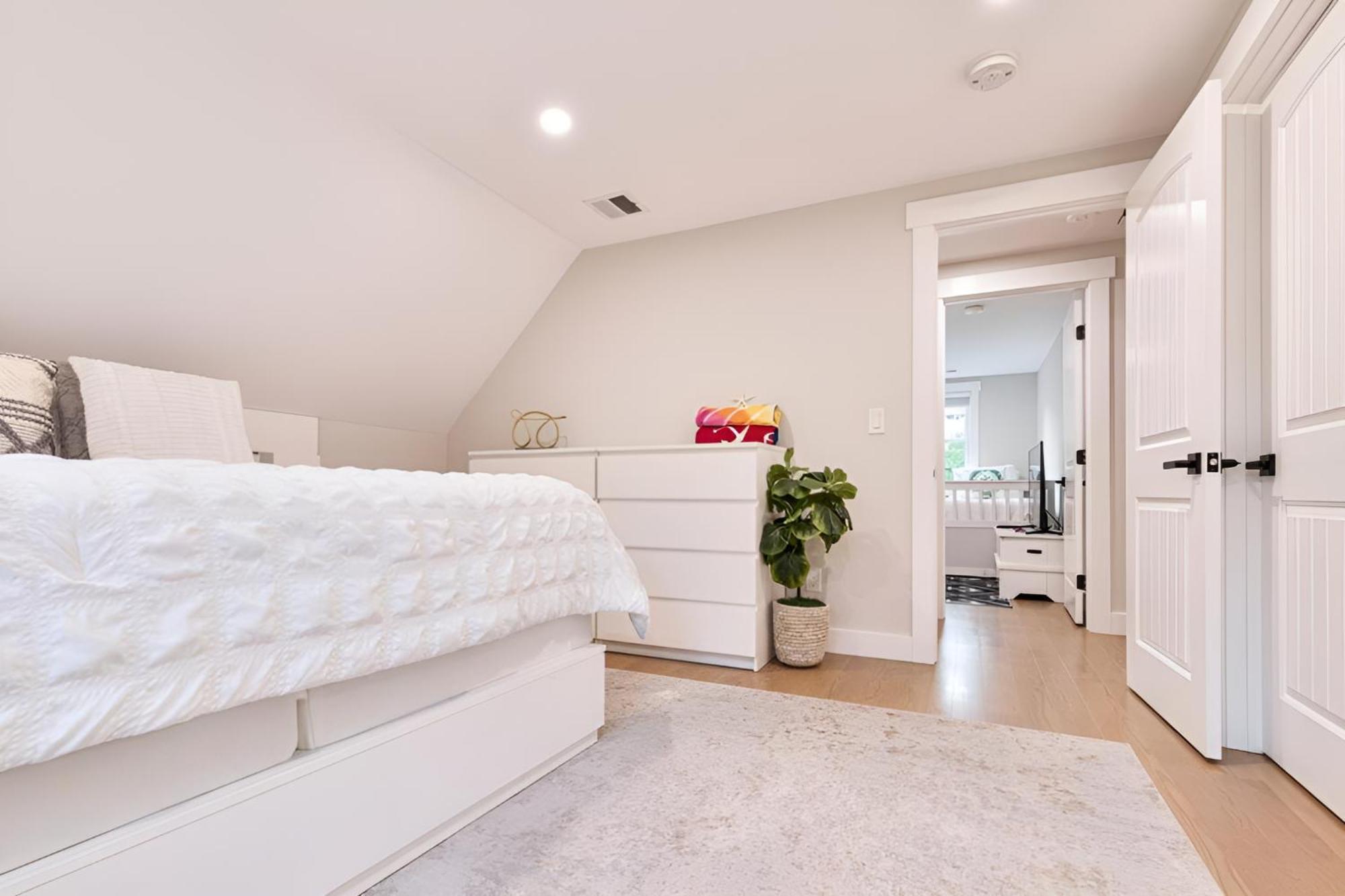 Renovated & Sophisticated Near & Shops! Holiday home *