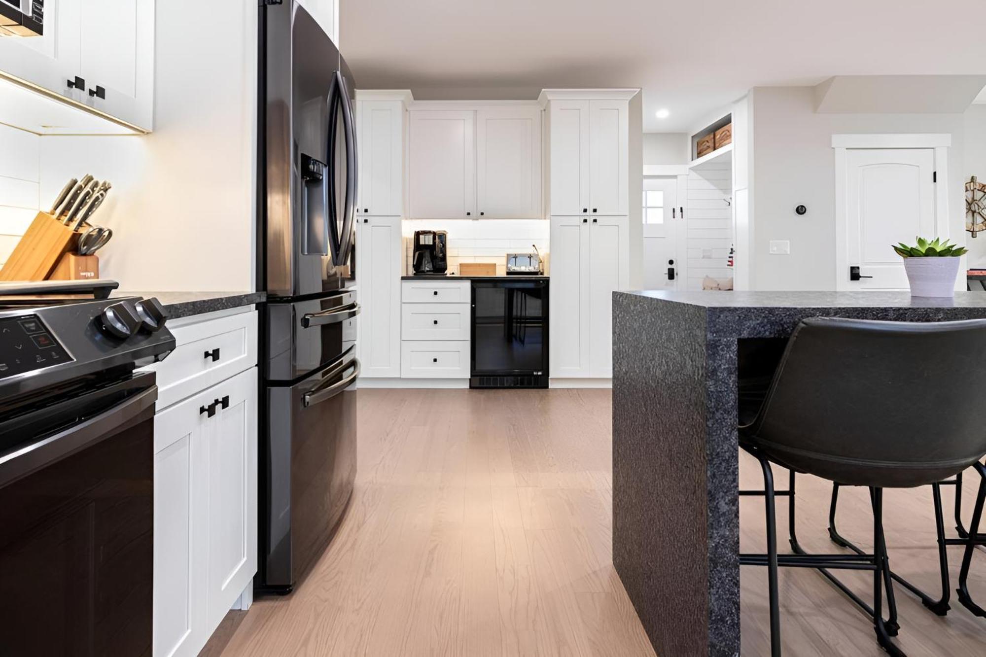 Holiday home Renovated & Sophisticated Near & Shops! Barnstable