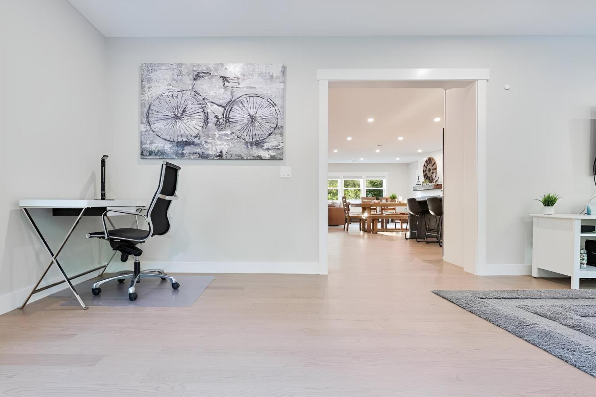 Renovated & Sophisticated Near & Shops! Holiday home Barnstable