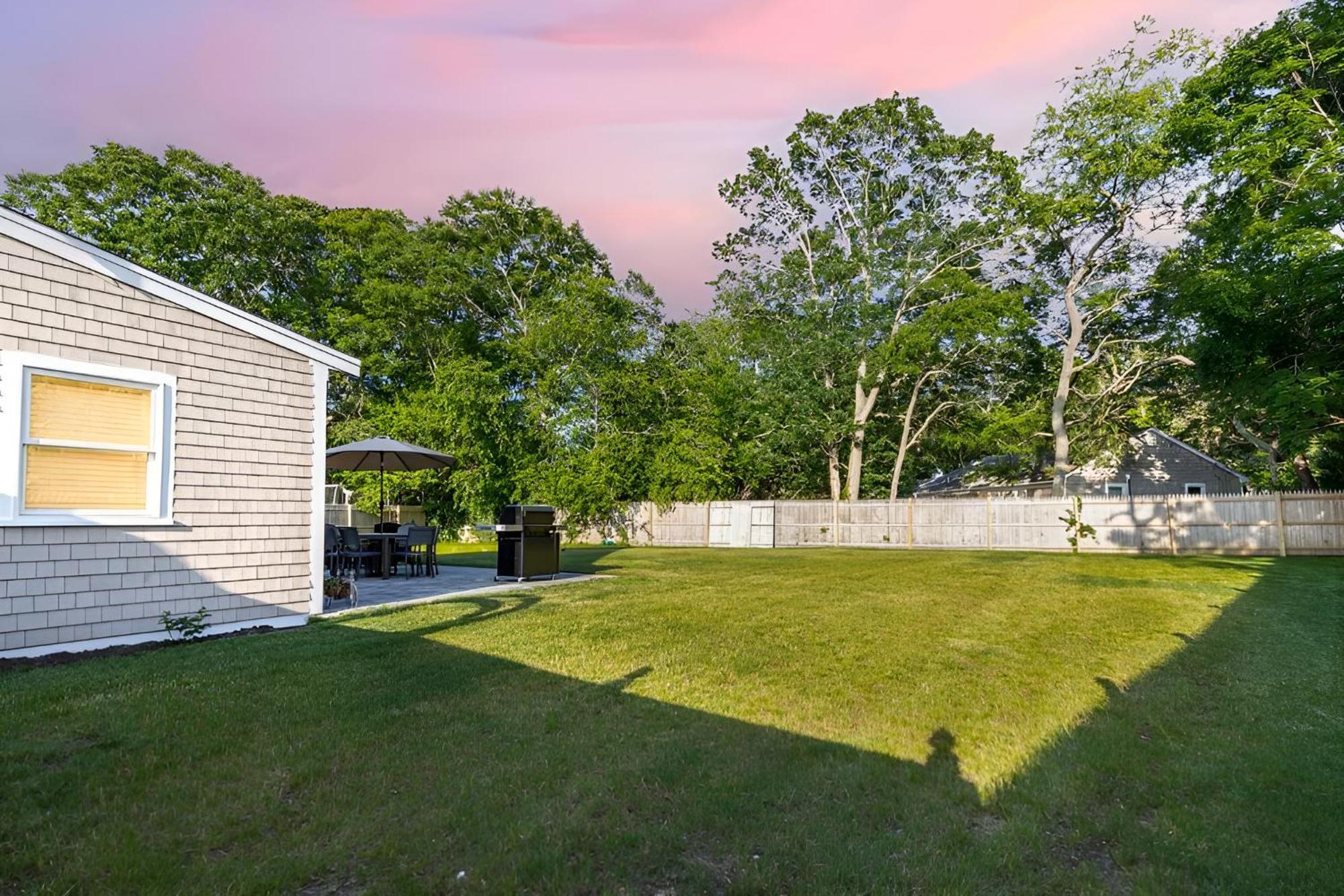 Holiday home Renovated & Sophisticated Near & Shops!