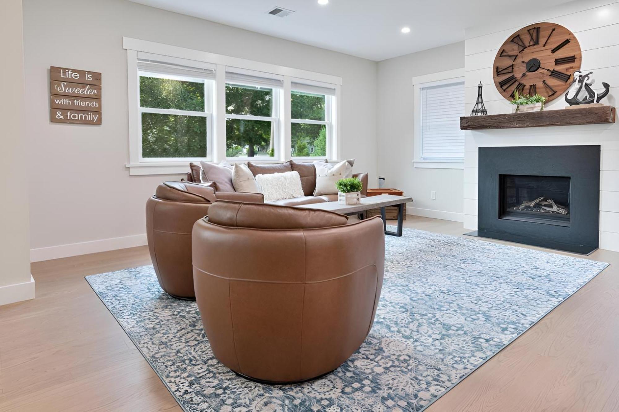 Renovated & Sophisticated Near & Shops! Barnstable