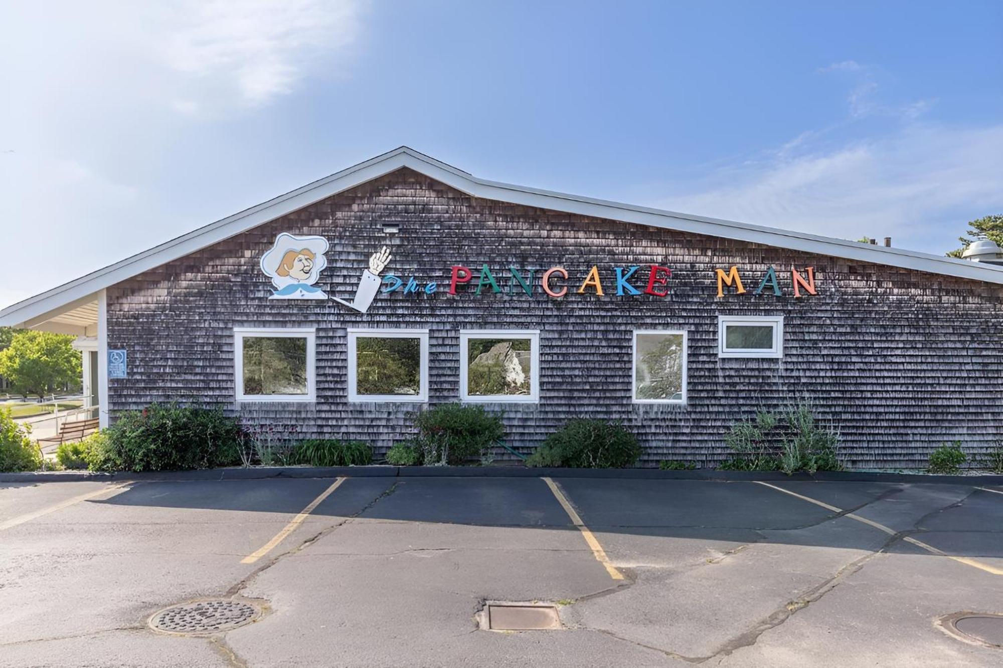 Renovated & Sophisticated Near & Shops! Holiday home Barnstable
