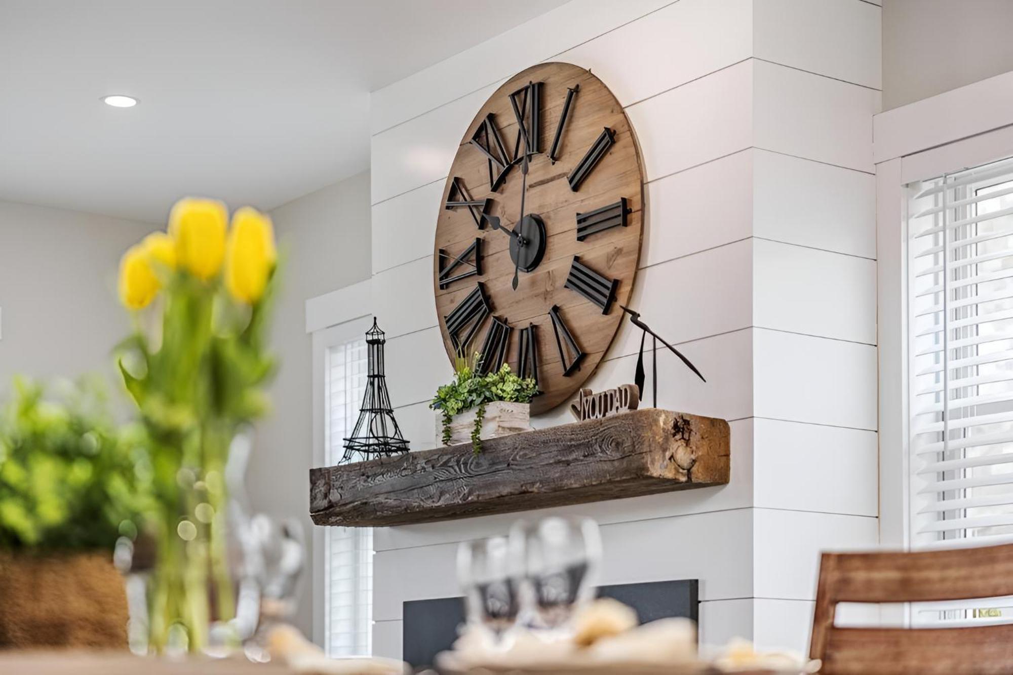 Renovated & Sophisticated Near & Shops! *