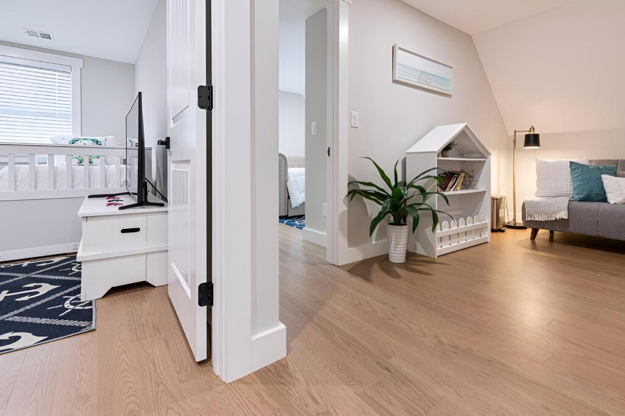 Renovated & Sophisticated Near & Shops! Barnstable