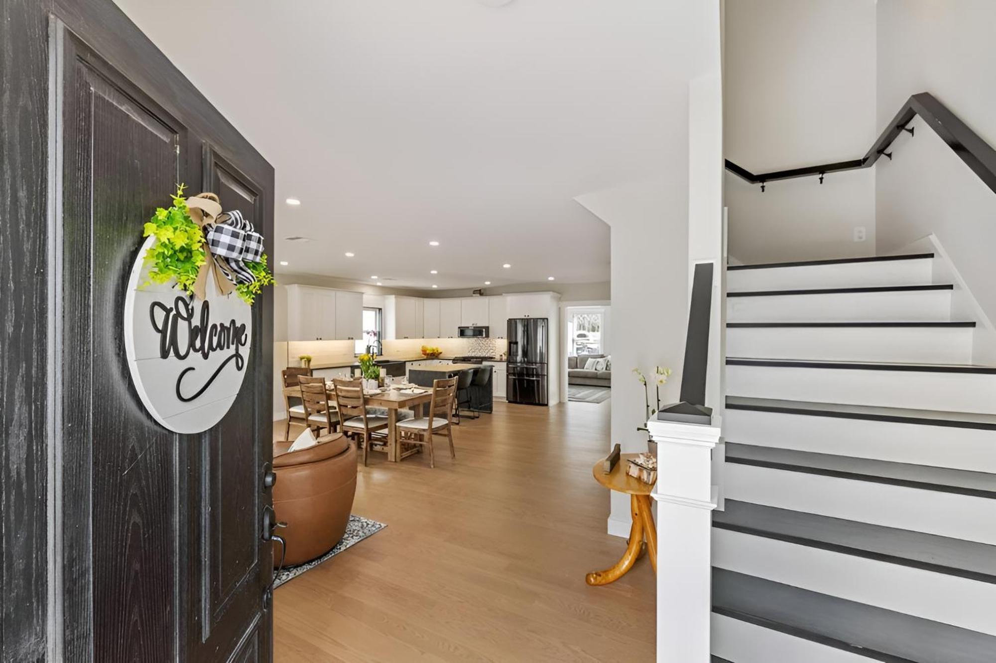 Renovated & Sophisticated Near & Shops! Holiday home Barnstable