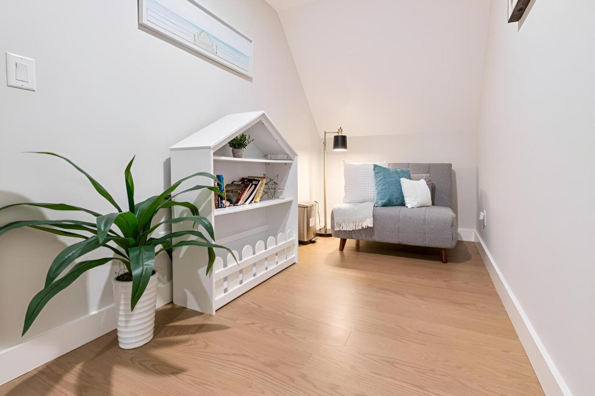 Holiday home Renovated & Sophisticated Near & Shops! *
