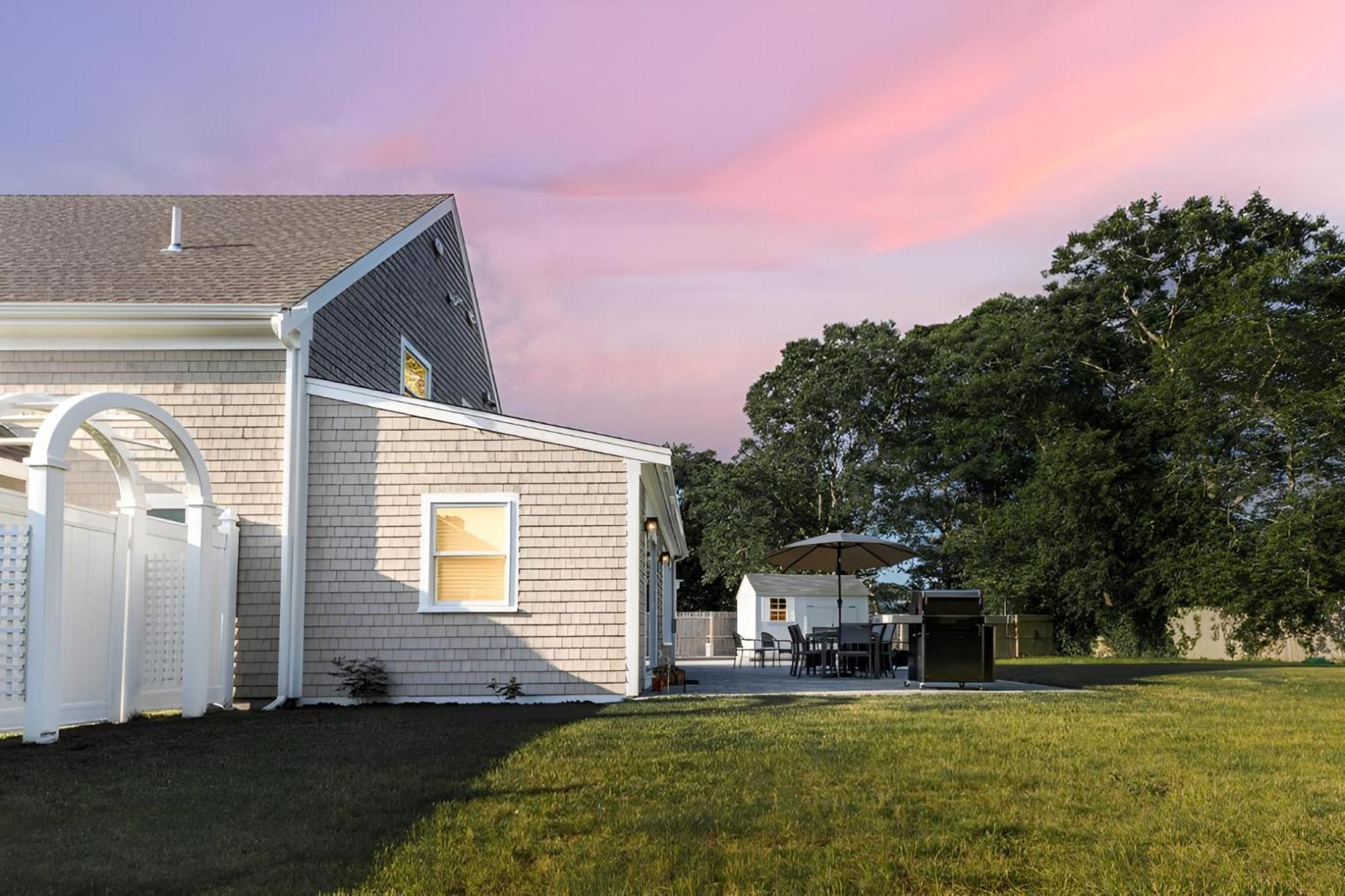 Renovated & Sophisticated Near & Shops! Holiday home Barnstable
