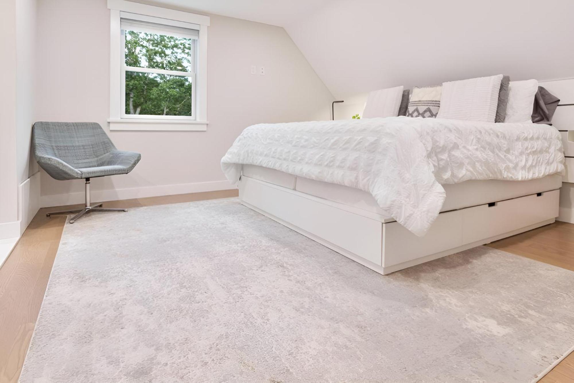 Renovated & Sophisticated Near & Shops! Barnstable