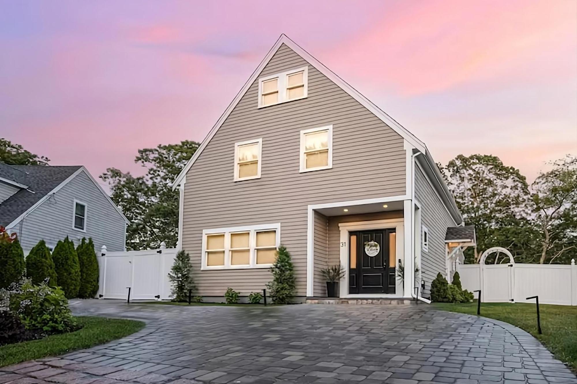 Renovated & Sophisticated Near & Shops! Barnstable